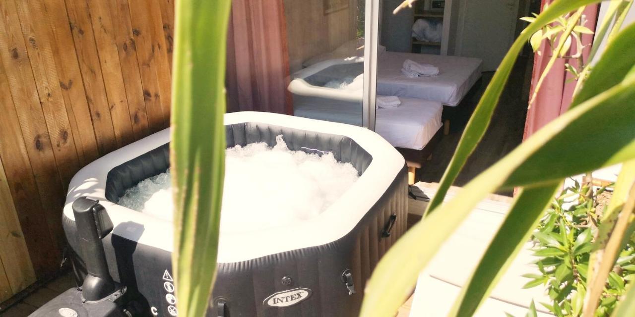 Hotel Sable Et Soleil - Port, Plage Et Jacuzzi Prive Fréjus Exterior foto
