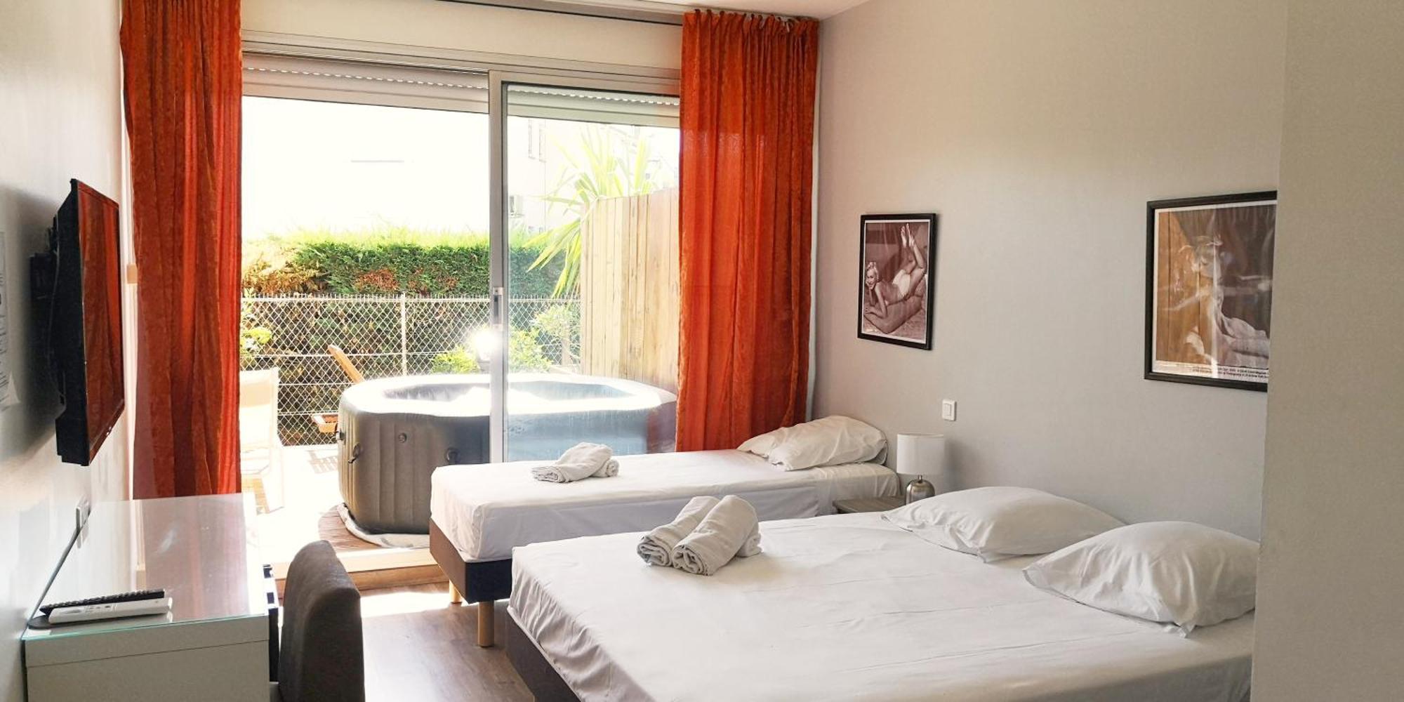 Hotel Sable Et Soleil - Port, Plage Et Jacuzzi Prive Fréjus Cameră foto